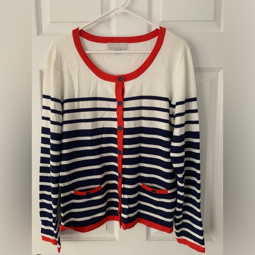 Stylish Carolyn Taylor cardigan-sweater.